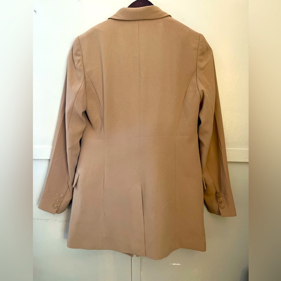 Silky soft butting down open front beige tan oversized blazer - Picture 5 of 6